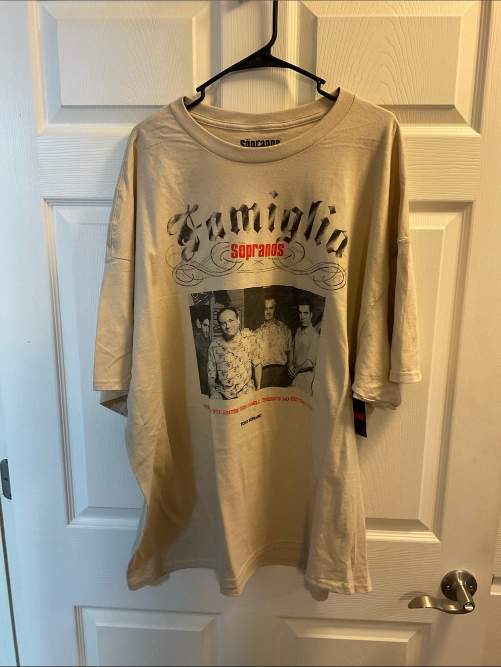 Soprano Famiglia Graphic Tee - White with Black & Red Print